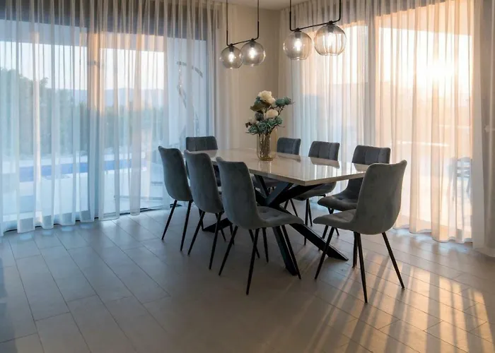 Luxury Viktorija וילה