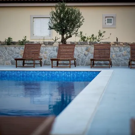 Luxury Viktorija Linardići