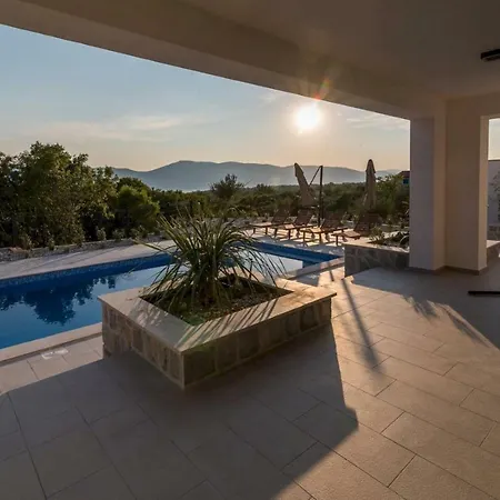 Luxury Viktorija Villa