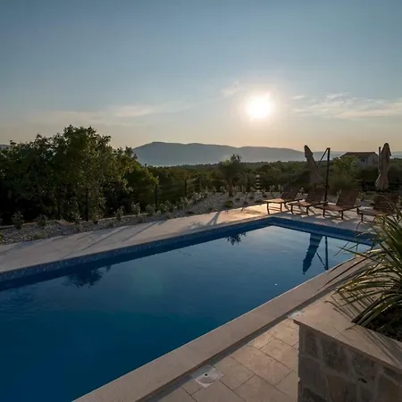 Luxury Viktorija Villa